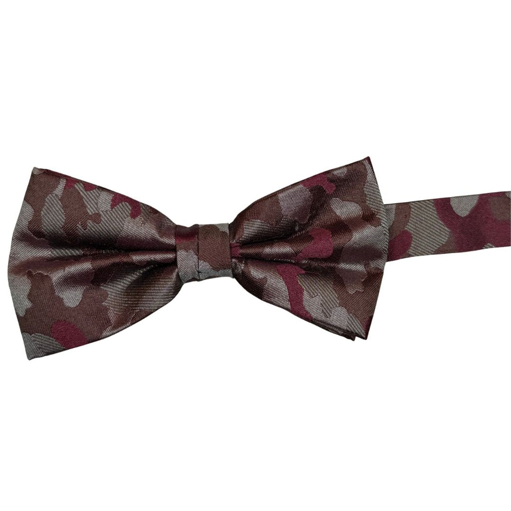 Papillon seta fantasia camouflage annodato a mano con raffinata cura sartoriale