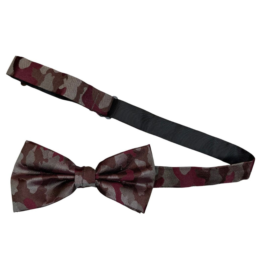 Papillon seta fantasia camouflage annodato a mano con raffinata cura sartoriale