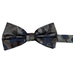 Papillon seta fantasia camouflage annodato a mano con raffinata cura sartoriale