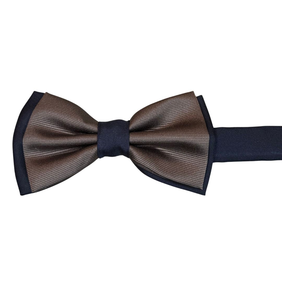 Papillon annodato in seta bicolore rifinito a mano con bordo in tono