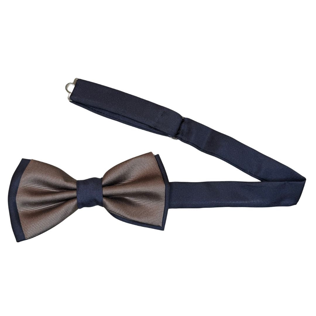 Papillon annodato in seta bicolore rifinito a mano con bordo in tono