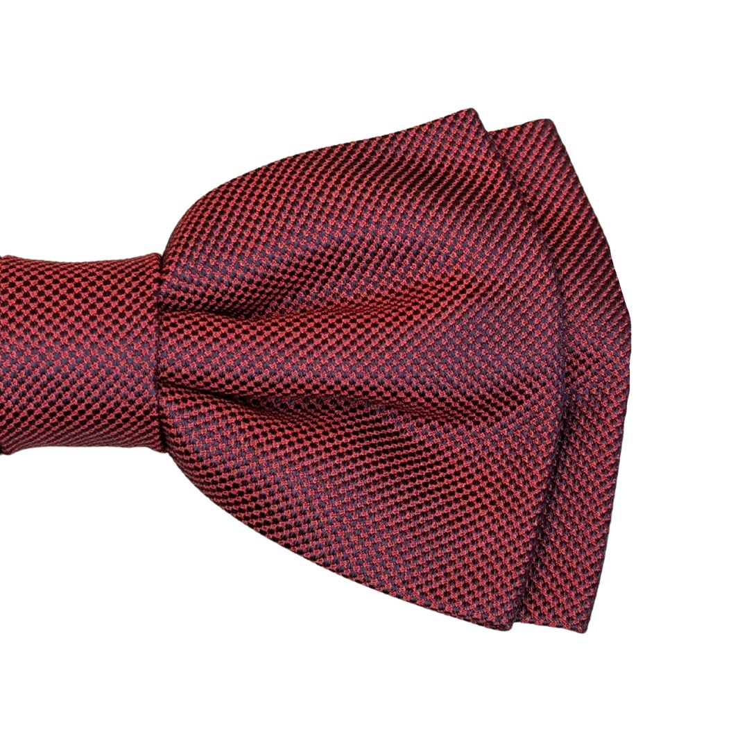 Papillon in seta oxford annodato a mano con texture microtrama e profilo in tono