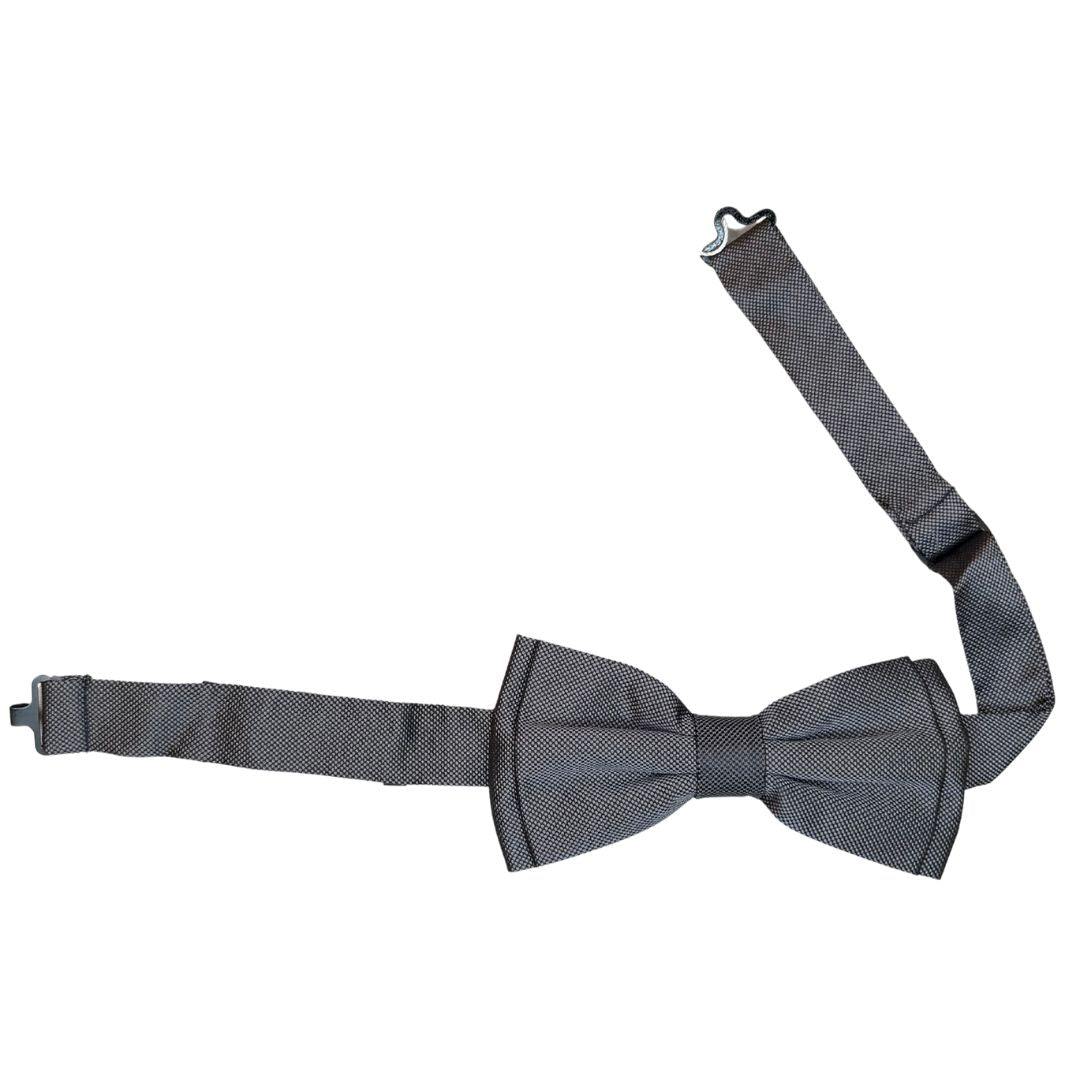 Papillon in seta oxford annodato a mano con texture microtrama e profilo in tono