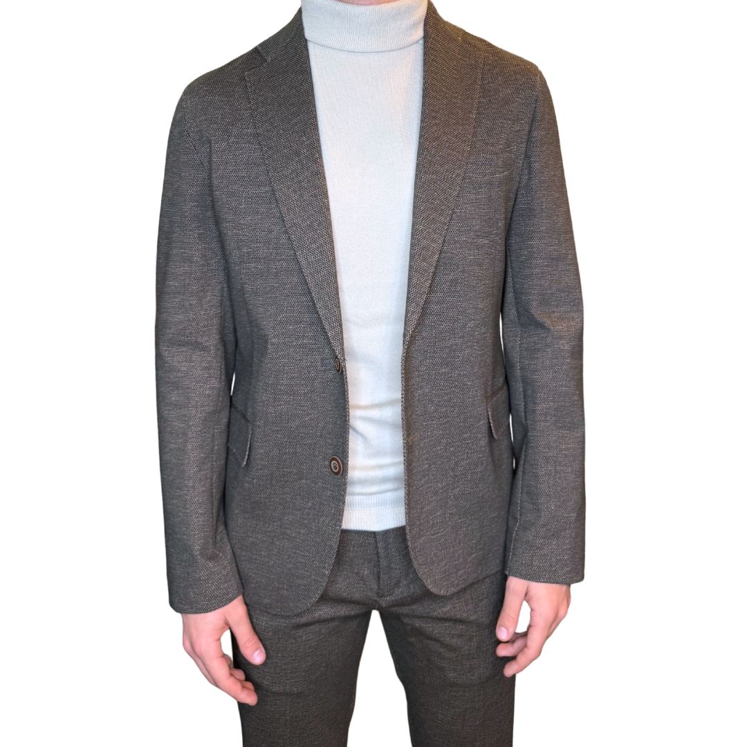 Abito uomo microfantasia. giacca monopetto, tasca con pattina Made in Italy